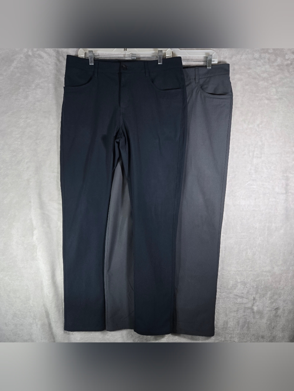 Vuori Meta Navy Blue Gray Lot 2 Chino Pants Mens  33x32 V430 Everyday Tapered